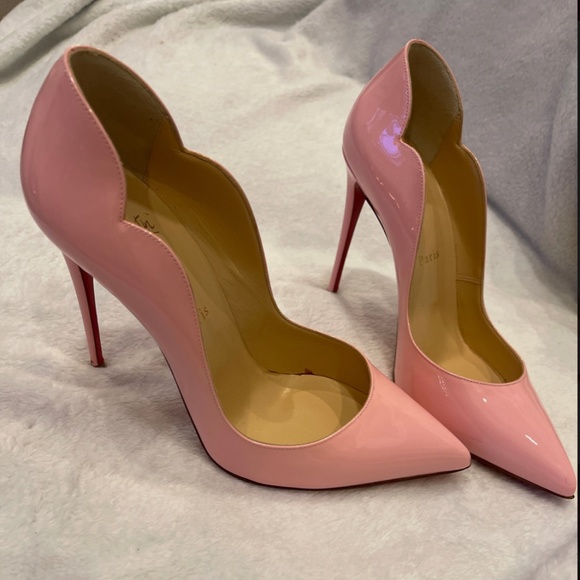 Christian Louboutin Shoes - Christian Loubiton Hot Chick pumps
